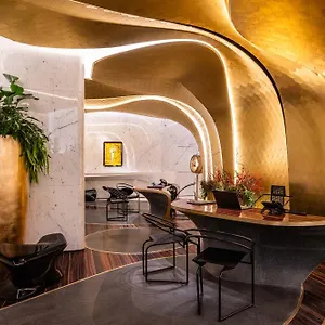 Hotel Romeo, Roma